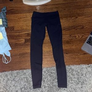 Long Lululemon leggings, short waisted